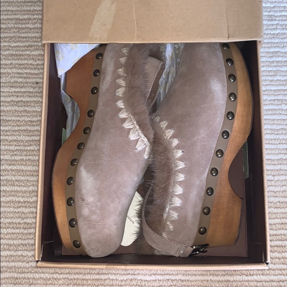 MOU CLOGS